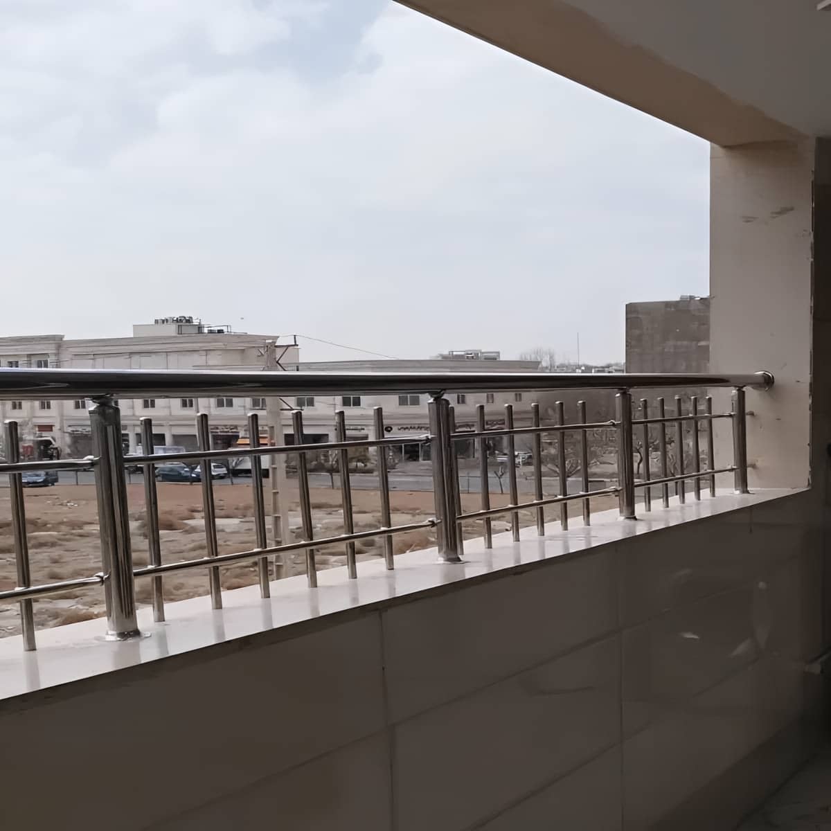 نرده استیل ضدزنگ تراس با جوش تمیز و پرداخت یکدست نرده استیل ضدزنگ تراس با جوش تمیز و پرداخت یکدست