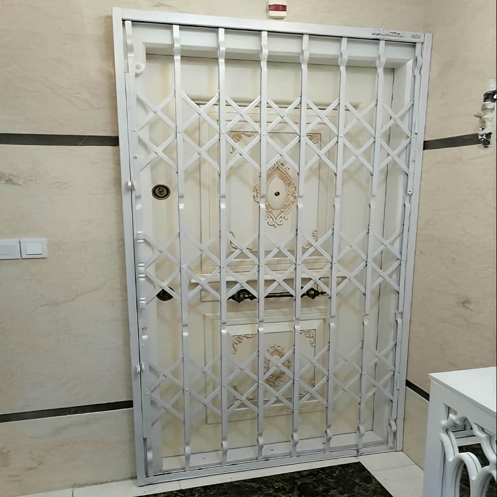 خرید حفاظ درب آپارتمان ضد دیلم با مقایسه مدل‌ها
