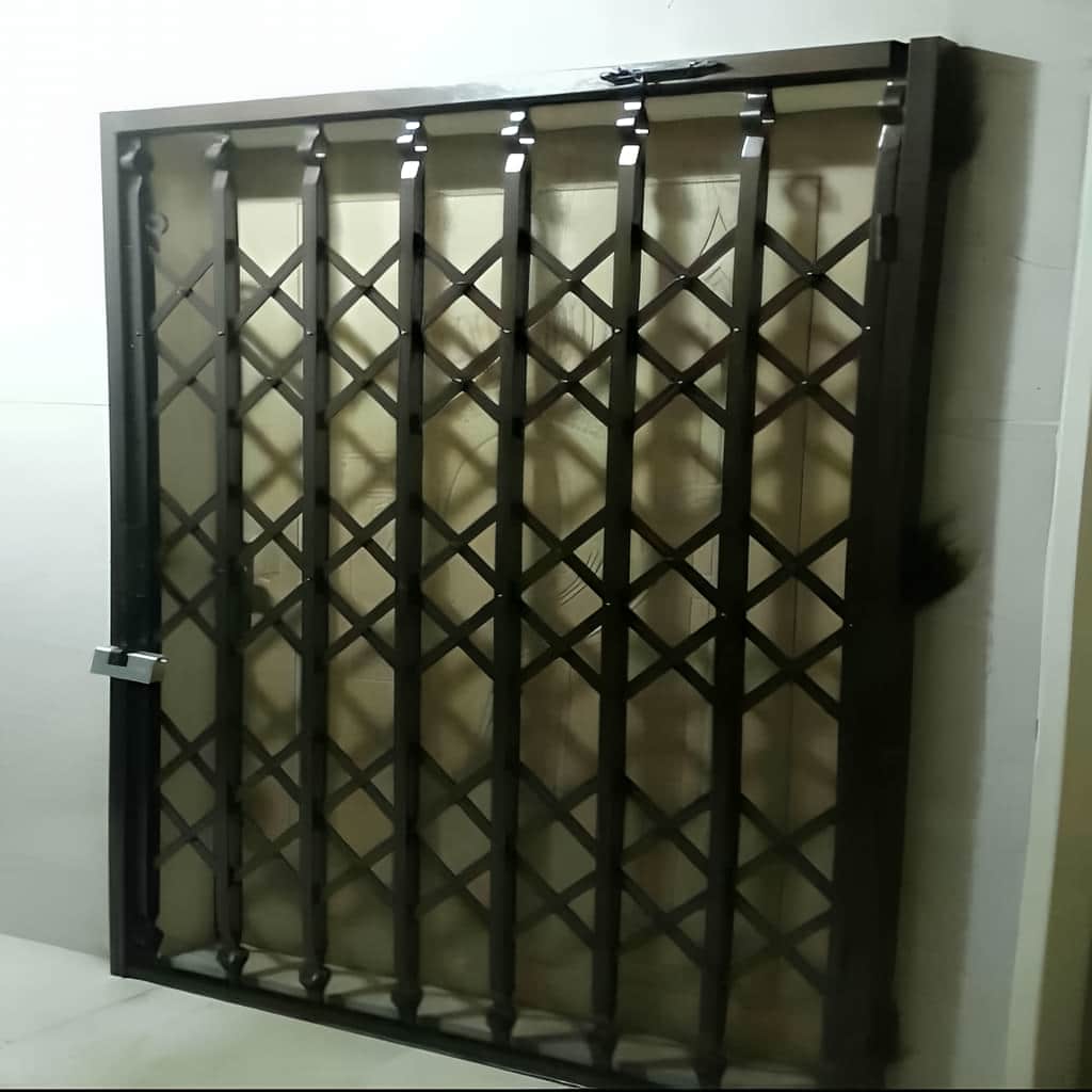 فروش درب آکاردئونی سه گل تسمه مناسب واحد مسکونی