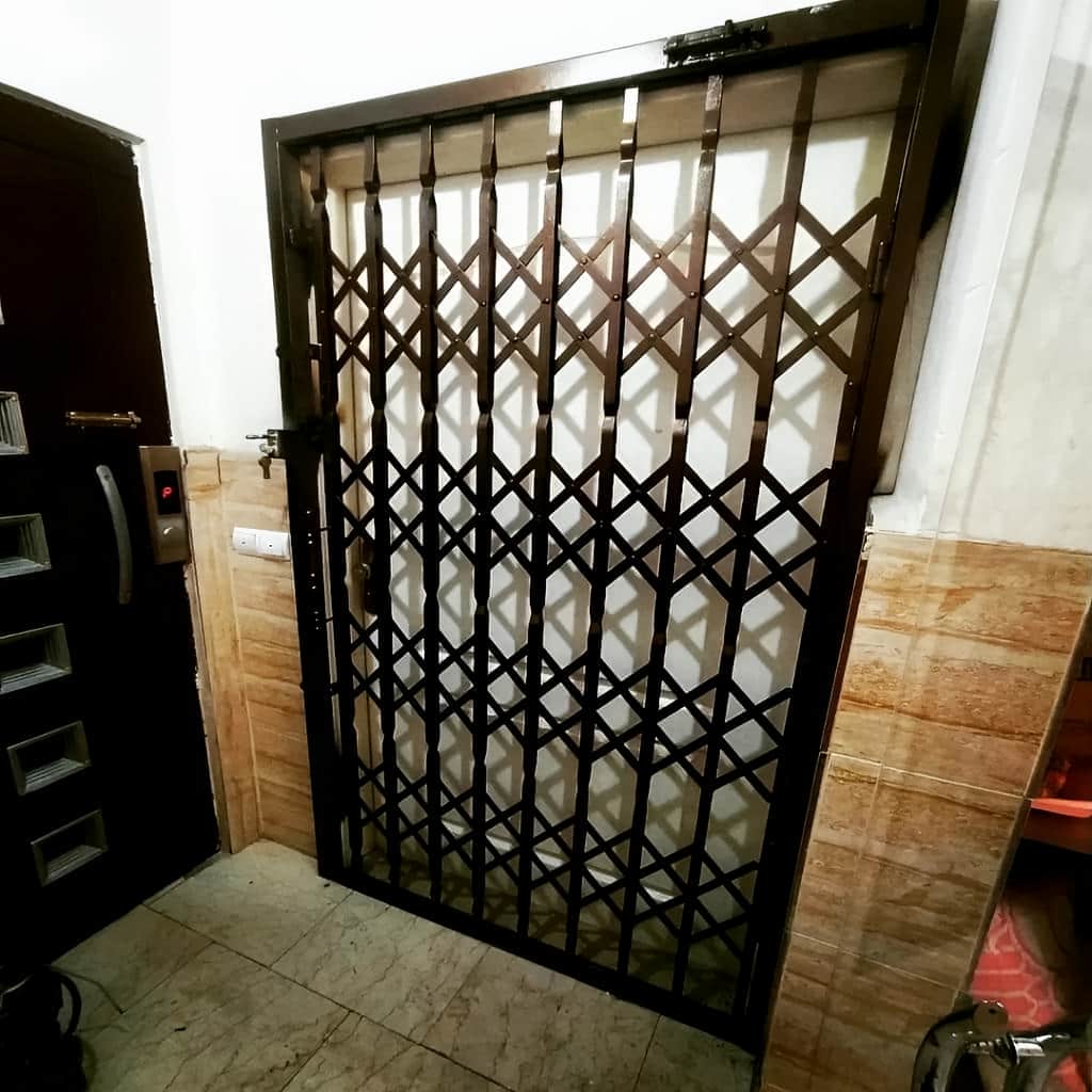 درب آکاردئونی چهار گل لوزی با قفل مخفی