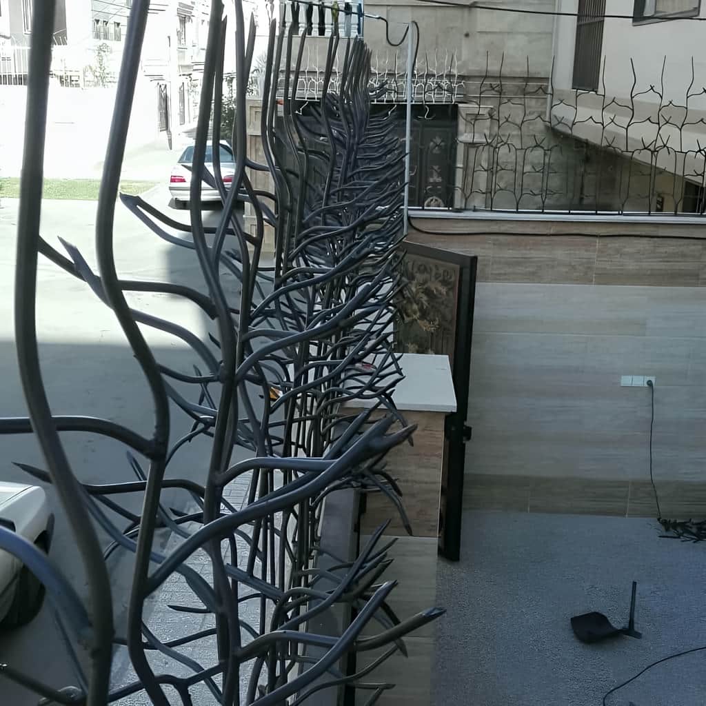 اجرای حفاظ دیوار ویلا نمای سنگی با طرح آبشاری پرتراکم