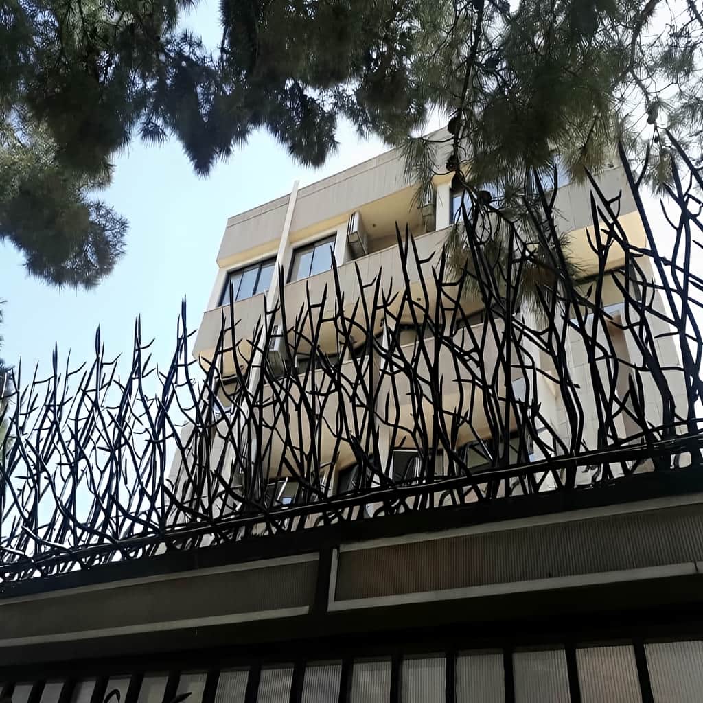 نصب حفاظ بوته ای دیوار با تراکم شاخه بالا