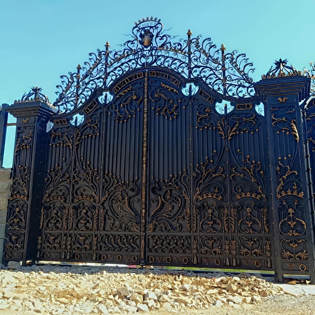 اجرای درب ویلایی ترموود نما چوب با رنگ محافظ