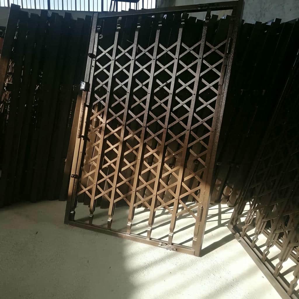 خرید درب ریلی آکاردئونی کم جا با مقایسه مدل‌ها