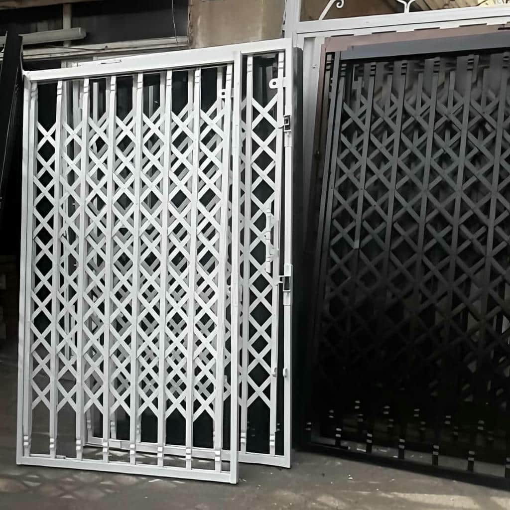 اجرای حفاظ درب آپارتمان ضد دیلم با رنگ کورهای