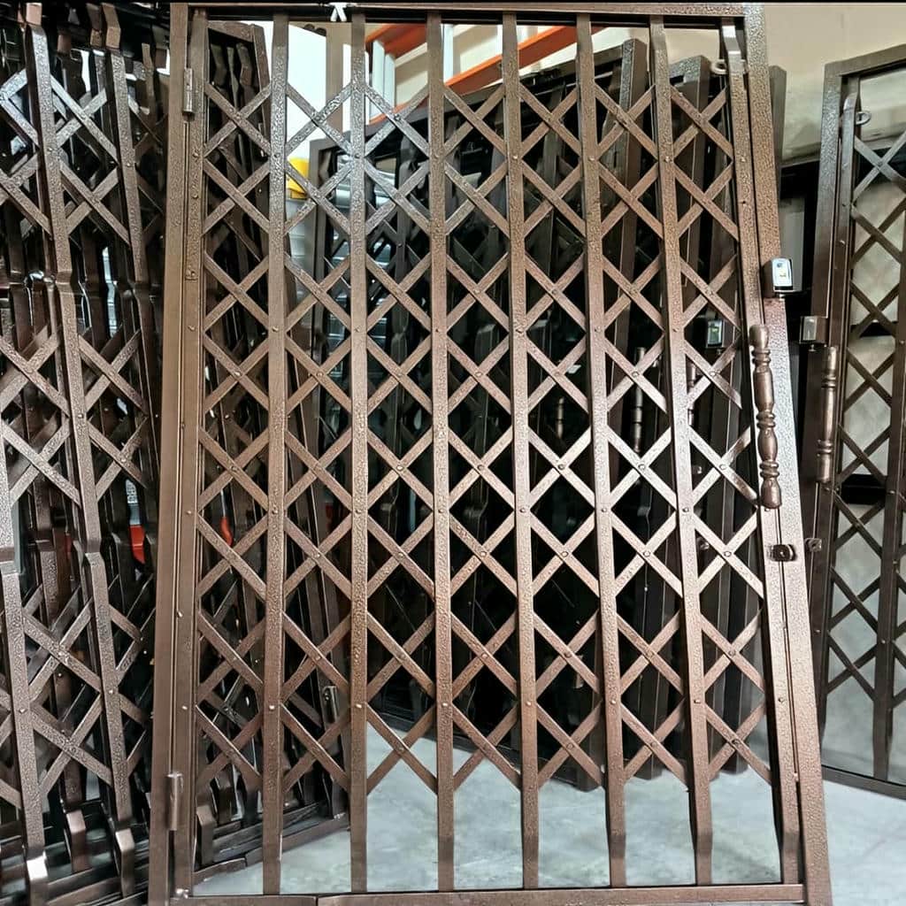درب آکاردئونی طرح دار لوزی مناسب فضای مسکونی
