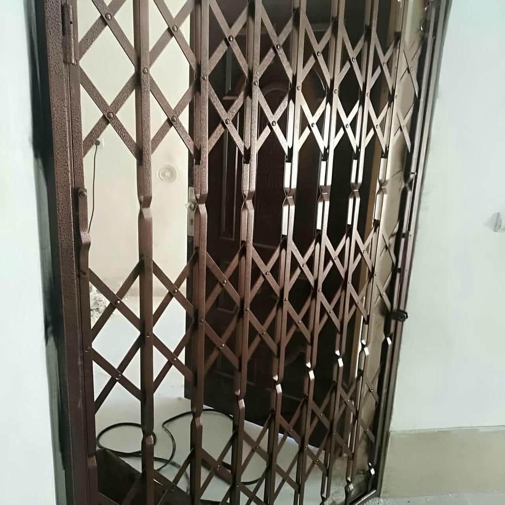 قیمت درب آکاردئونی طلایی سلطنتی وابسته به رنگ و قفل