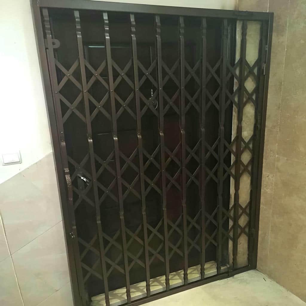 فروش درب آکاردئونی تسمه پهن آهنی مناسب واحد مسکونی