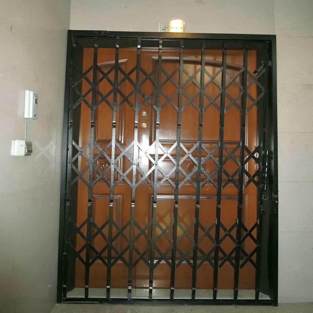خرید حفاظ آکاردئونی سلطنتی گل دار برای درب آپارتمان