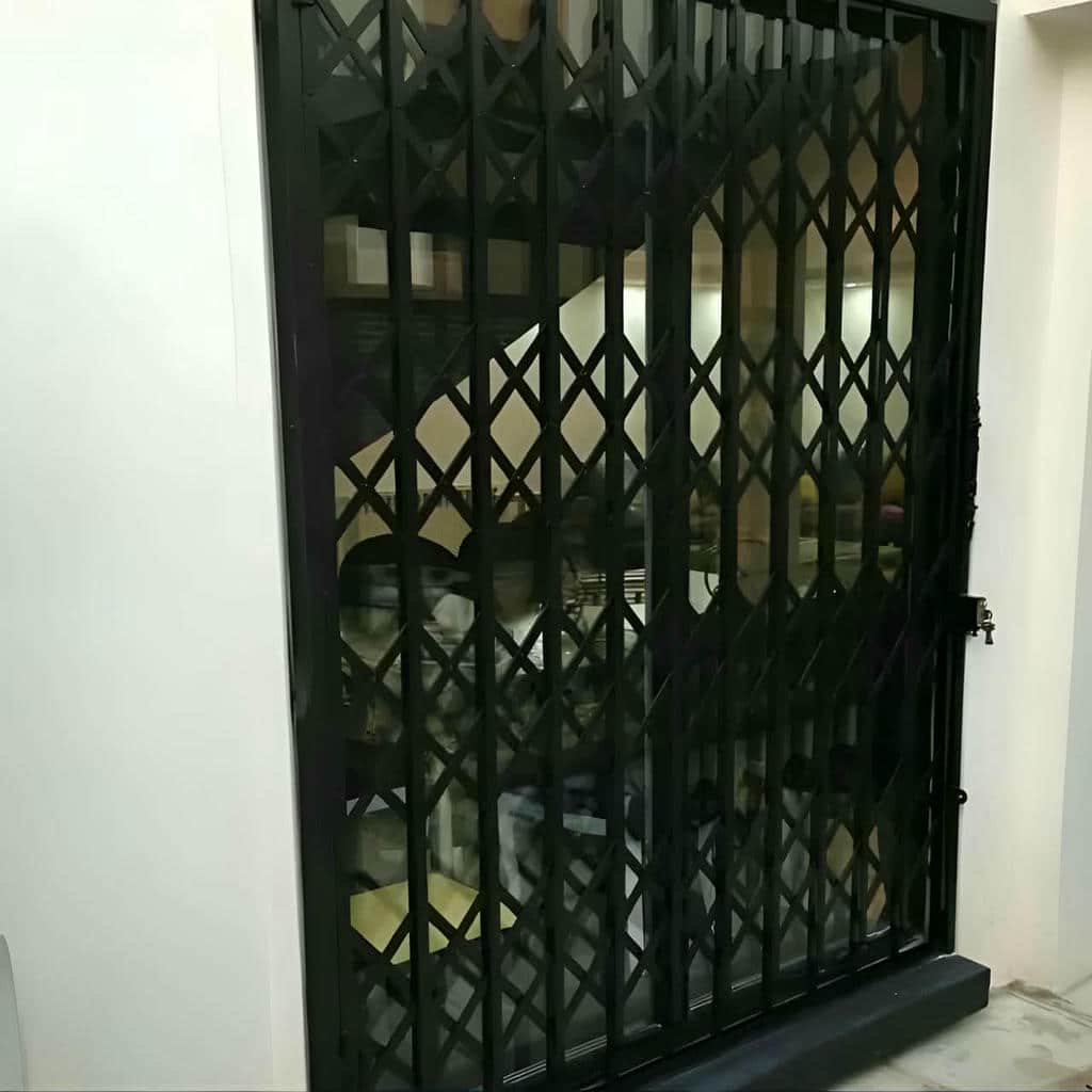 خرید حفاظ پشت درب آپارتمان ریلی با مقایسه مدل‌ها