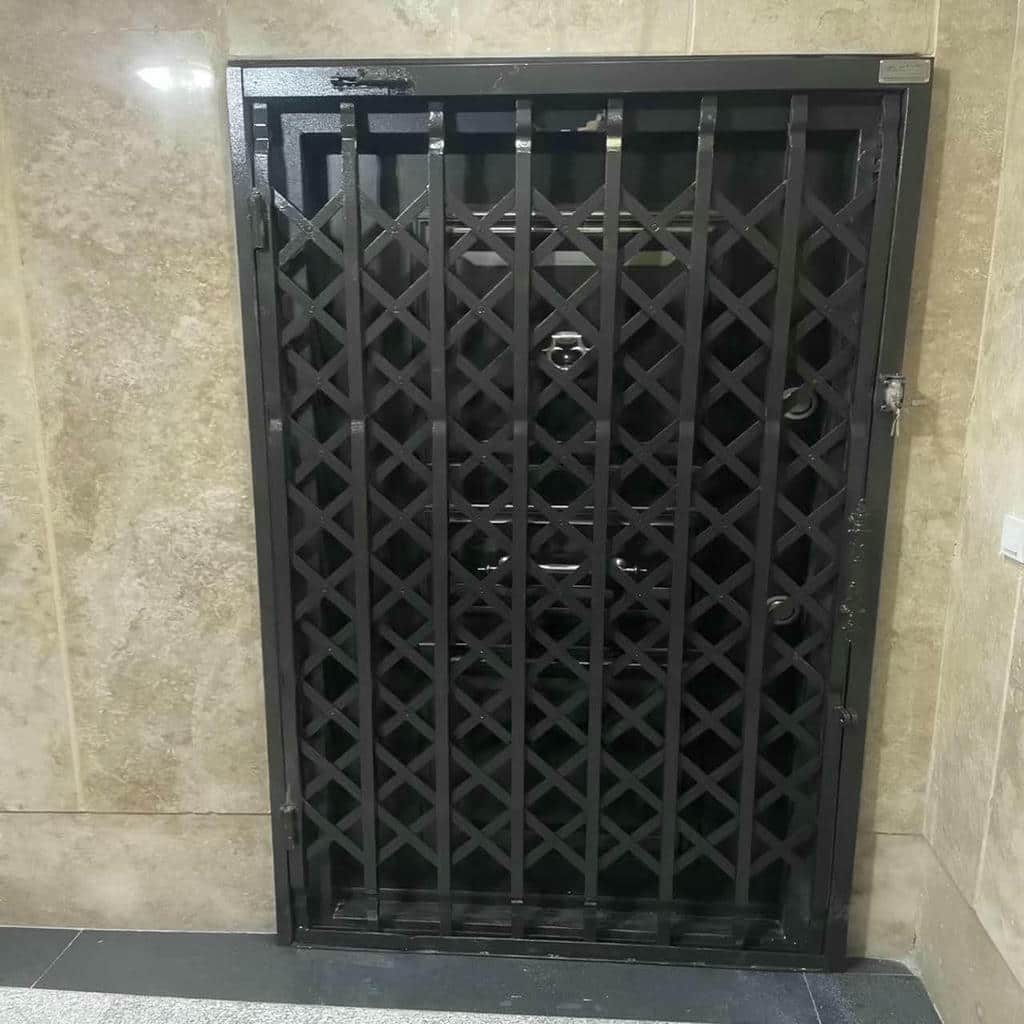 حفاظ آکاردئونی ورودی مجتمع مناسب تردد ساکنان