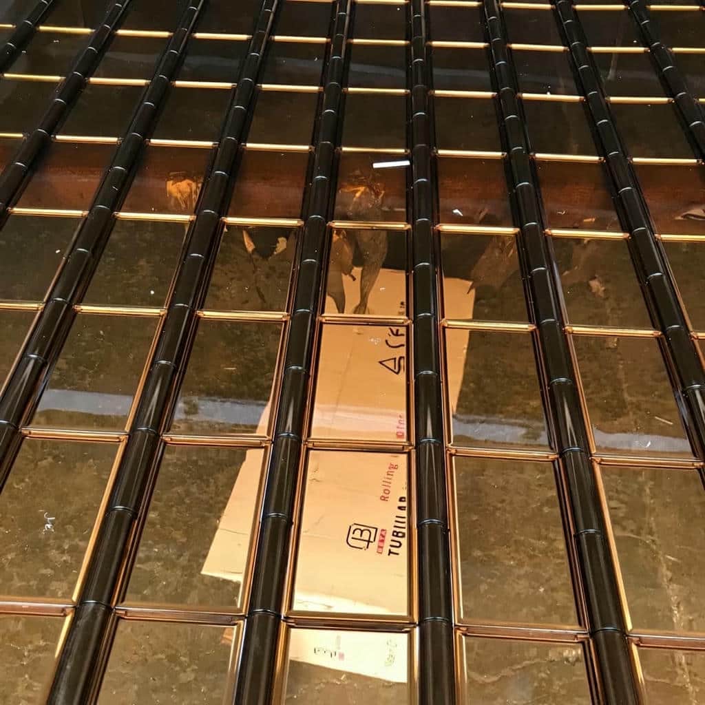 خدمات کرکره برقی شفاف پلی کربنات برای تنظیم حرکت تیغه