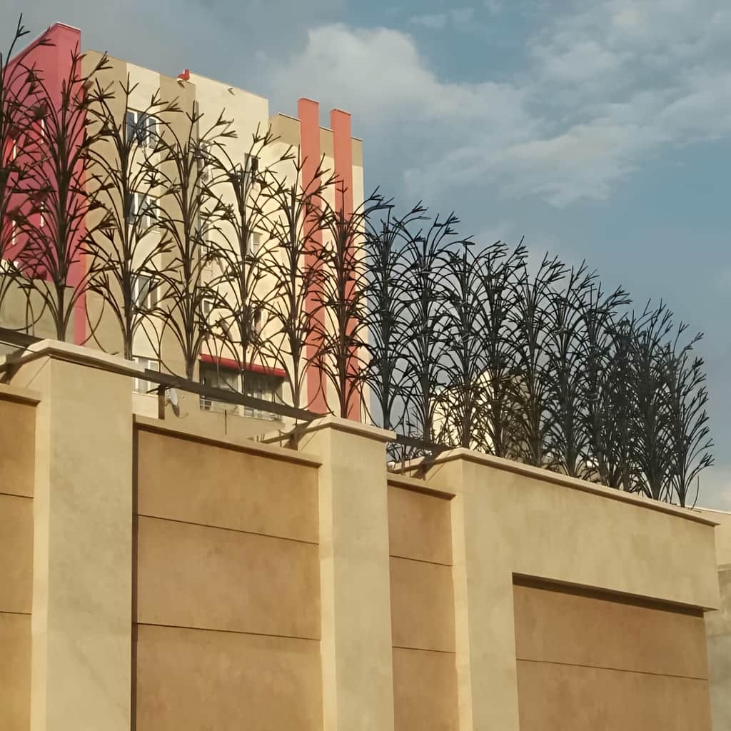 قیمت حفاظ لیلیوم دیوار لوکس ویلا بر اساس مدل و متراژ