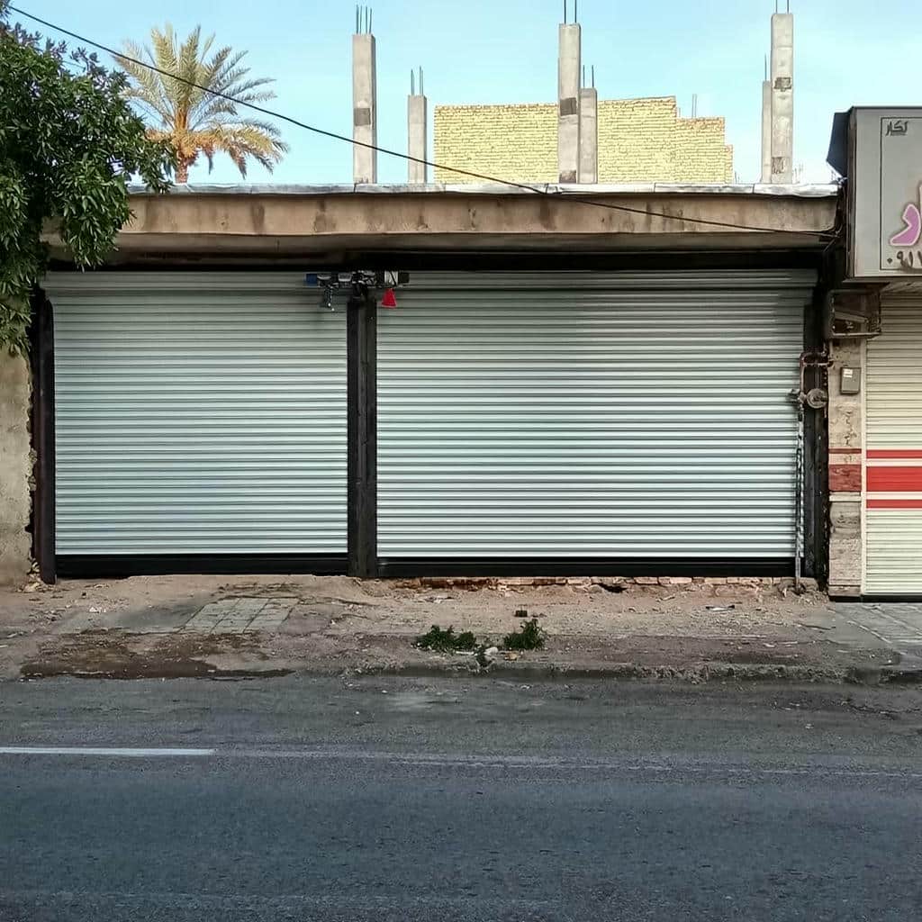 کرکره برقی رنگی نمای فروشگاه با رنگ براق چشمگیر