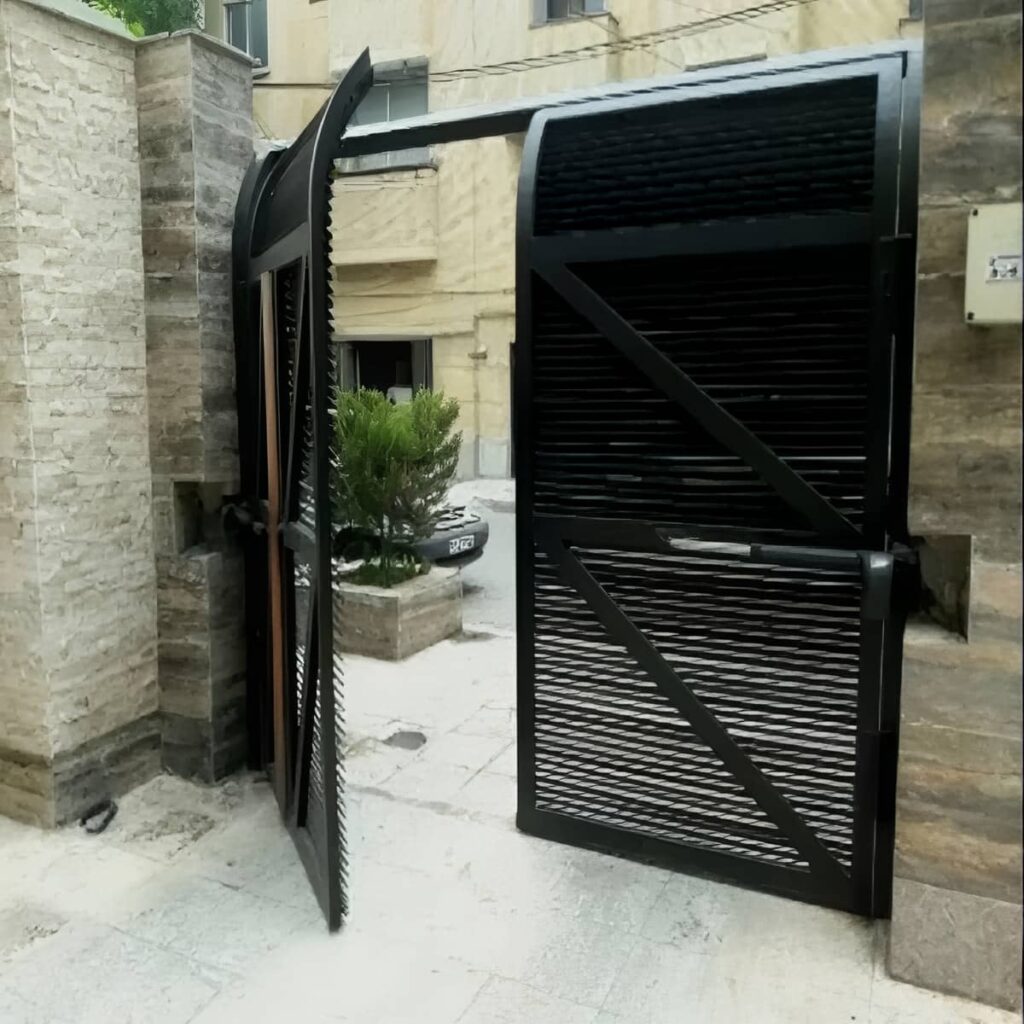 اجرای جک درب پارکینگ لولایی شفت بلند با بررسی لولا