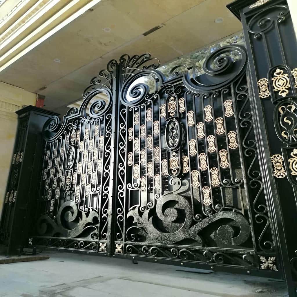 14 مدل درب پارکینگ کلاسیک کتیبه دار