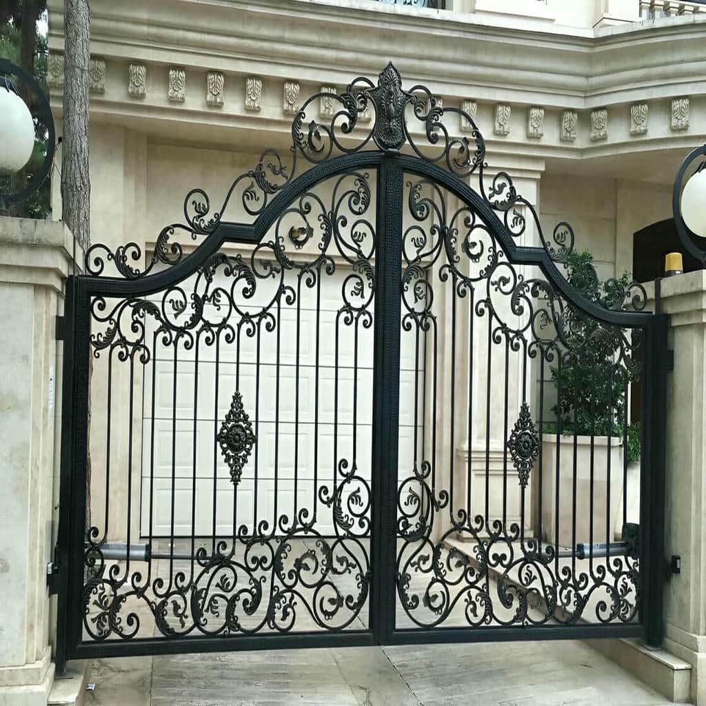 درب حیاط ویلایی قوسی فرفورژه برای اجرای ورودی رسمی