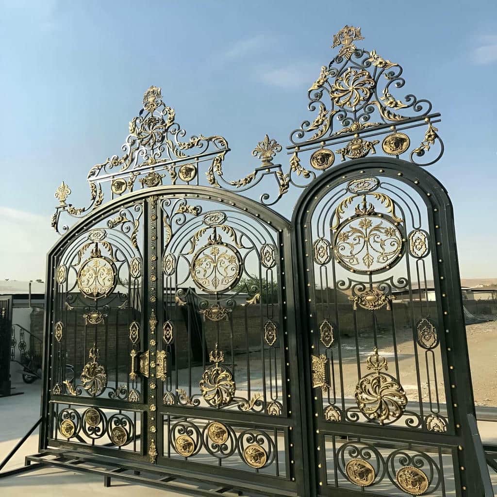 ساخت درب فلزی لاکچری نمای ویلا هماهنگ با معماری ویلا