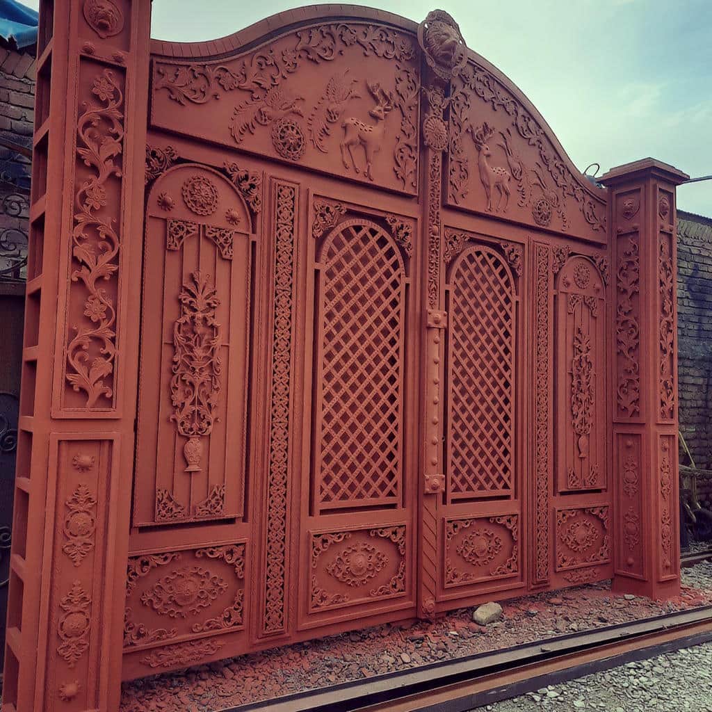 8 نمونه درب پارکینگ فرفورژه نمای رومی
