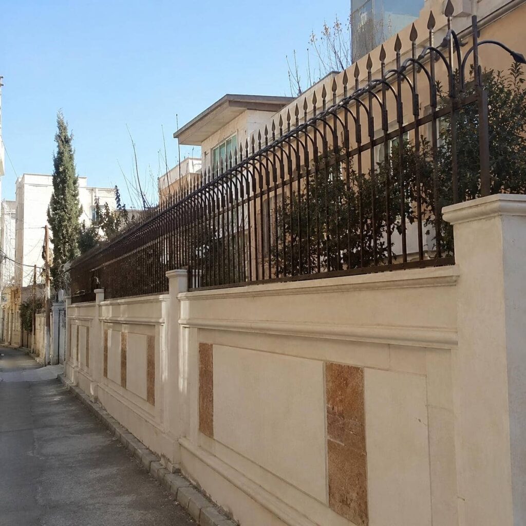 خرید حفاظ دیوار فلزی ردیفی برای نمای ساده