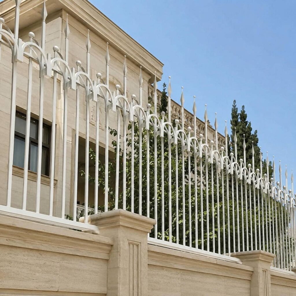 نصب حفاظ دیوار ویلا نمای سنگی با پایه‌گذاری استاندارد