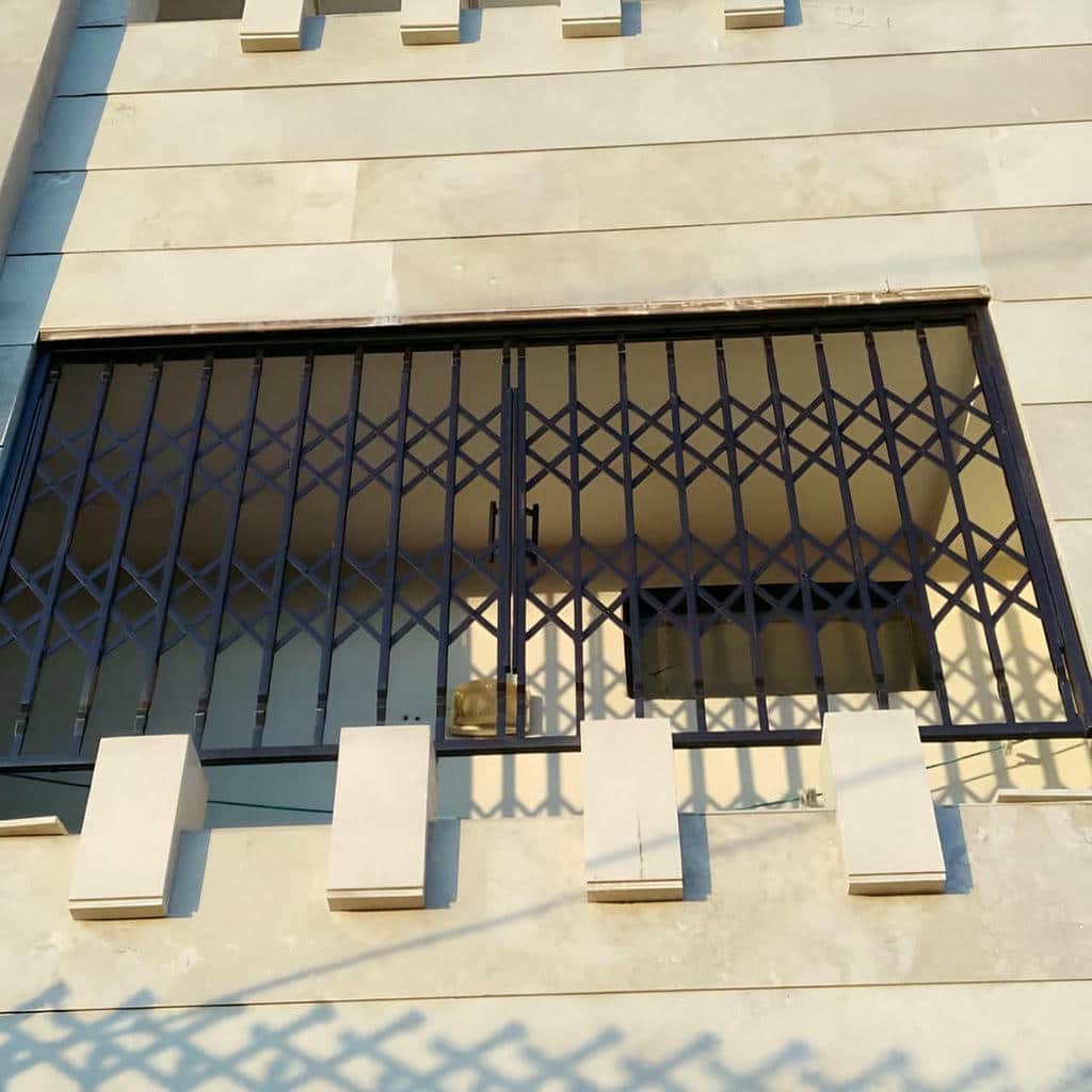 حفاظ پنجره ریلی بازشو دولنگه مناسب