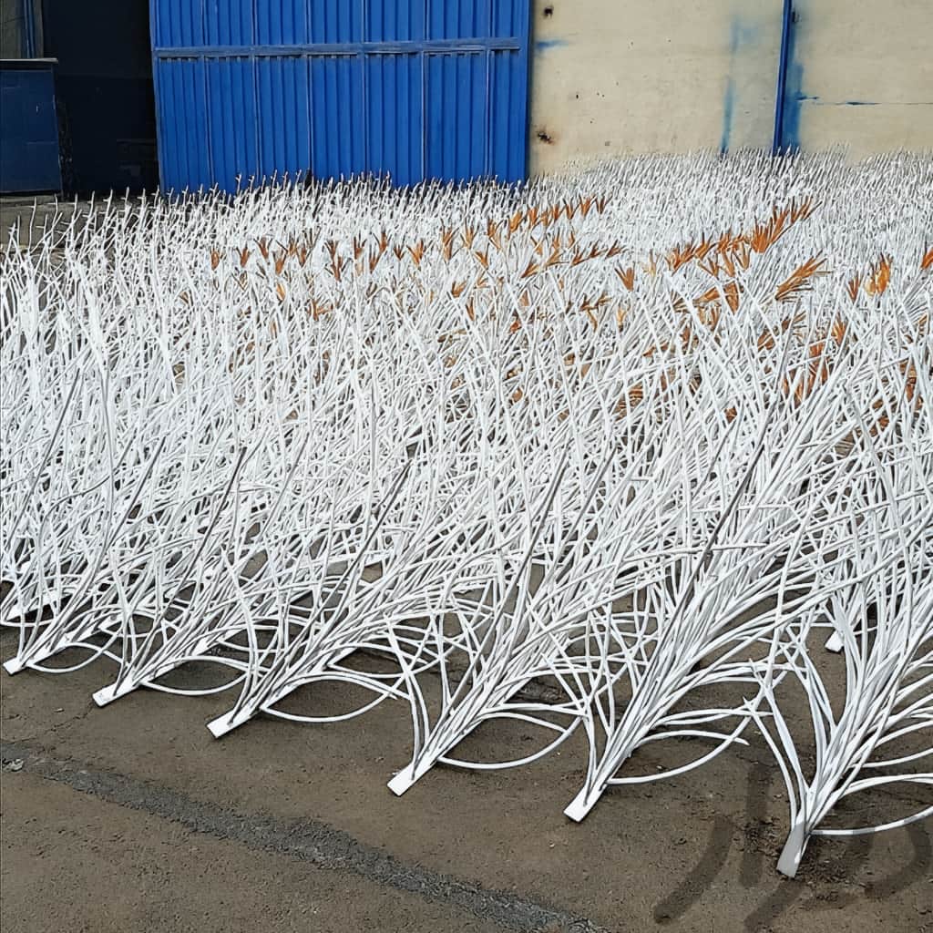 طرح نرده محافظ روی دیوار