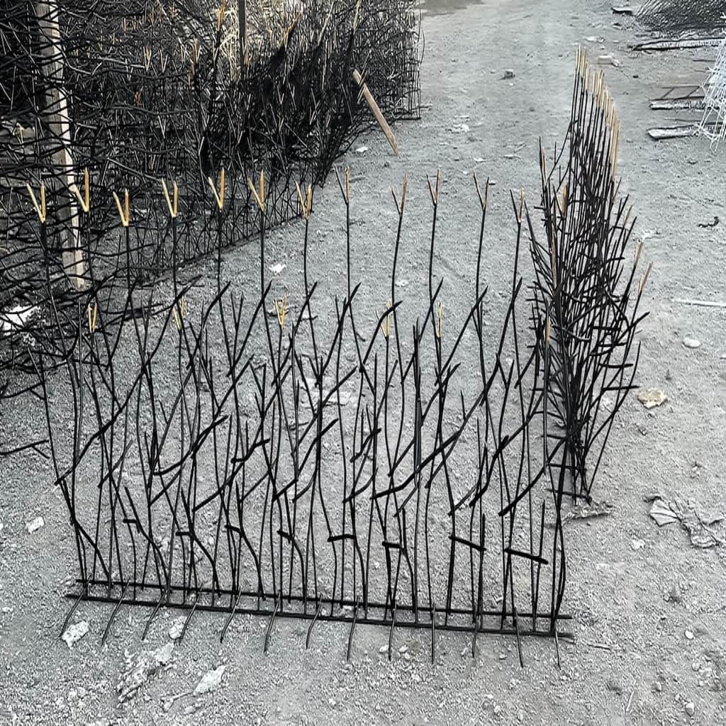 حفاظ نرده ای روی دیوار