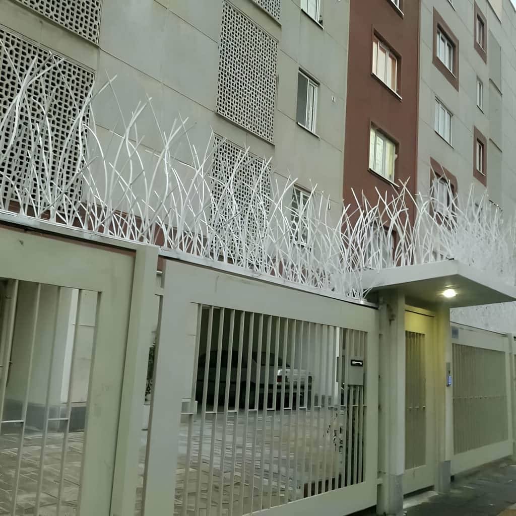 انواع حفاظ دور دیواری ویلا