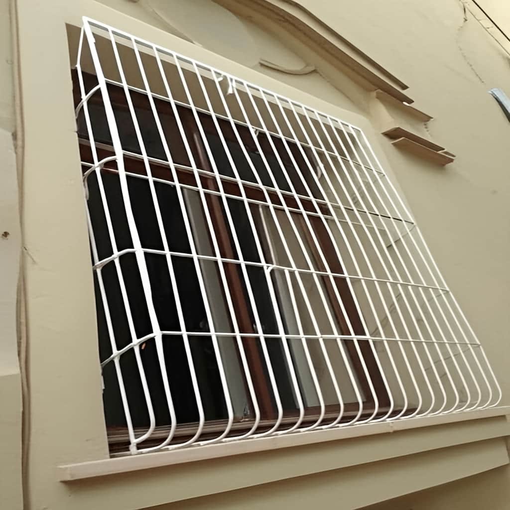 حفاظ پنجره مدرن با پرداخت سطح یکنواخت