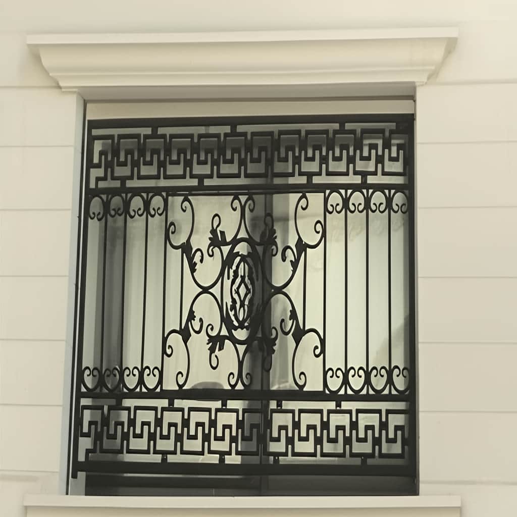 حفاظ پنجره ویلایی در نمونه اجرای نمای مدرن