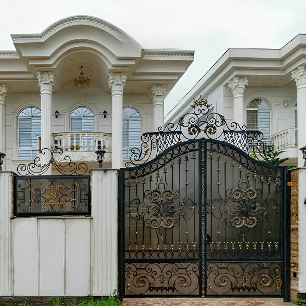 تحلیل درب حیاط ساوه