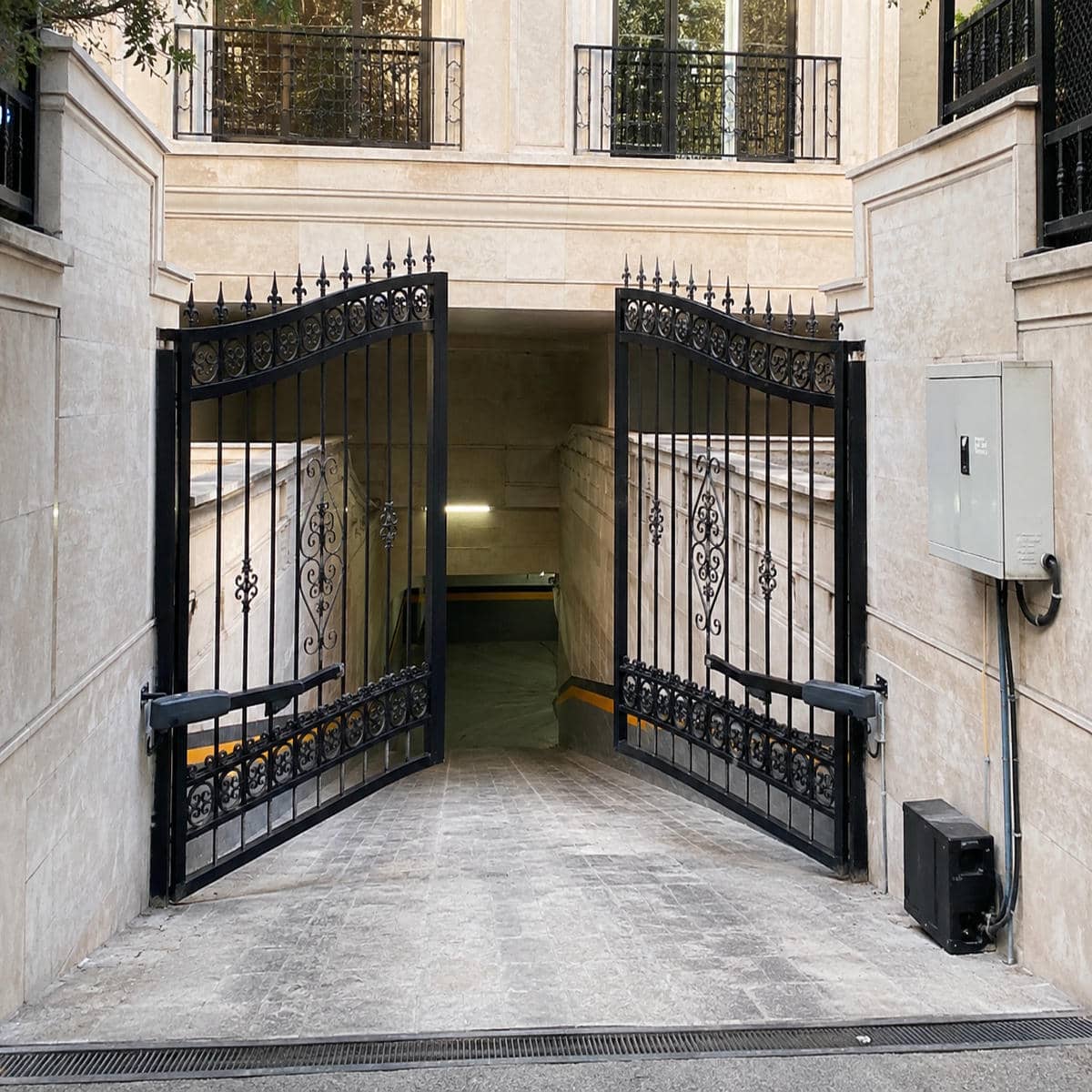 مقایسه جک درب پارکینگ در زاهدان