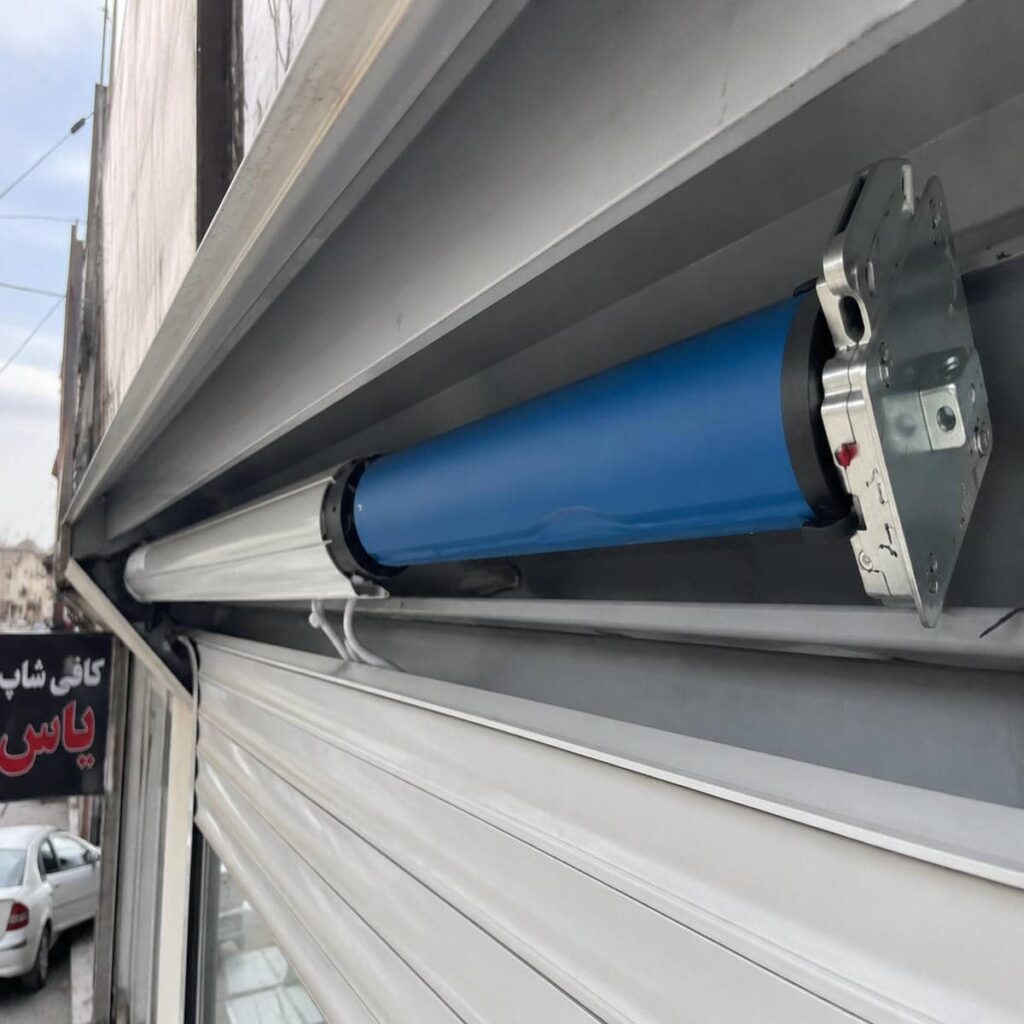 کرکره فولادی نمونه اجرا روی ورودی ساختمان