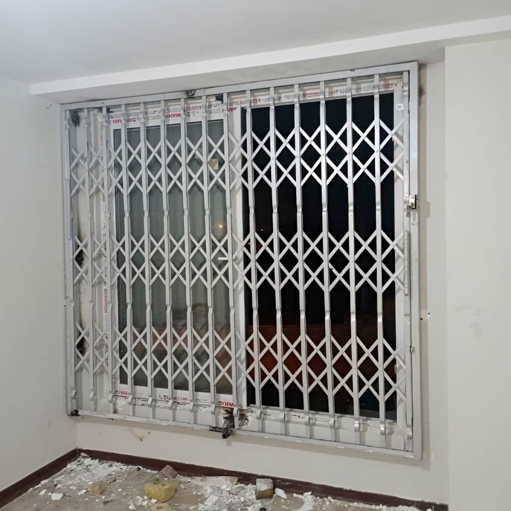 حفاظ درب ضد سرقت در نمونه اجرای تخصصی ورودی