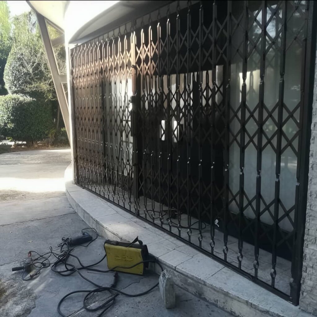 حفاظ کشویی با پروفیل فلزی مناسب مجتمع پرتردد