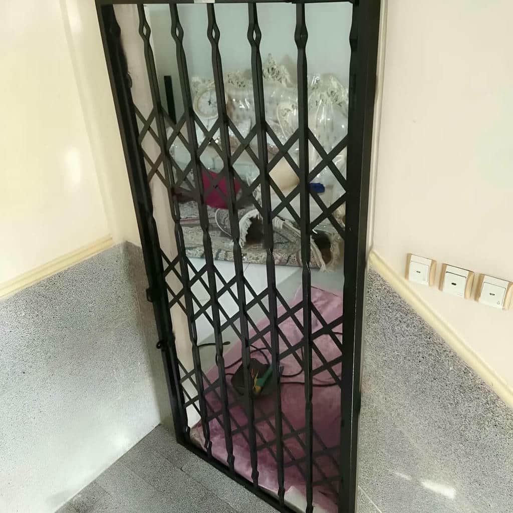 حفاظ متحرک با اتصالات فلزی مناسب استفاده روزانه حفاظ متحرک با اتصالات فلزی مناسب استفاده روزانه
