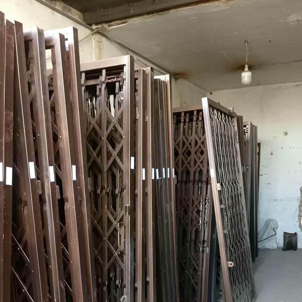 محافظ درب آپارتمان با پوشش سطح یکنواخت