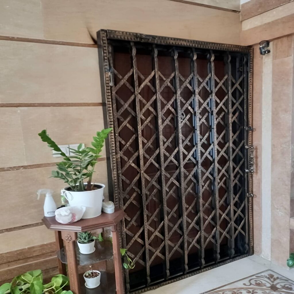 درب آکاردئونی مناسب ویلا و باغ در ورودی باغ