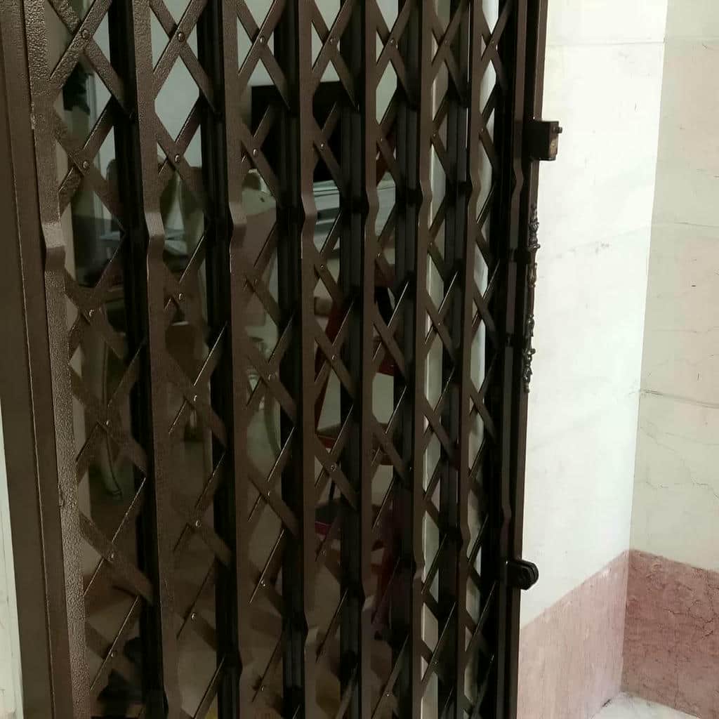 حفاظ ضربدری آکاردئونی با پروفیل فلزی برای ساختمان قدیمی