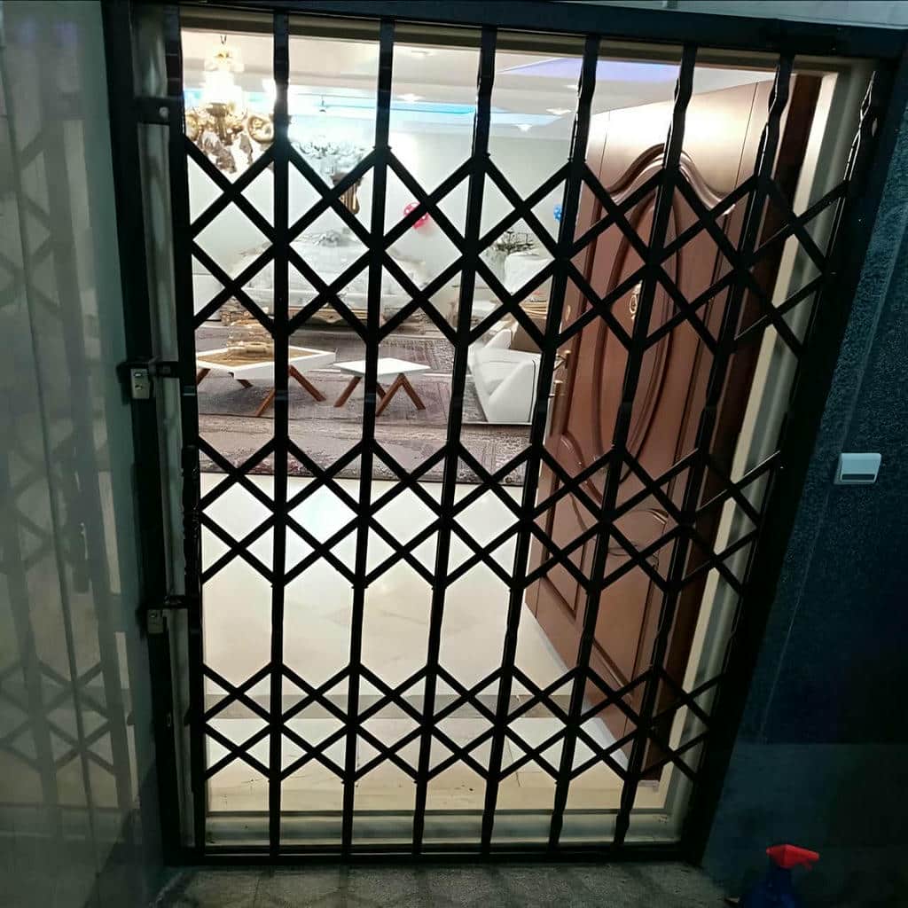 حفاظ ریلی درب با جزئیات هماهنگ با فرفورژه