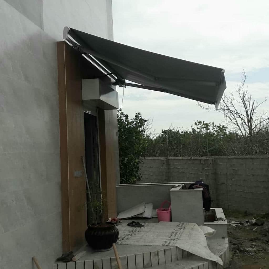 سایبان بالکن مدل تاشو با پوشش پارچه ای