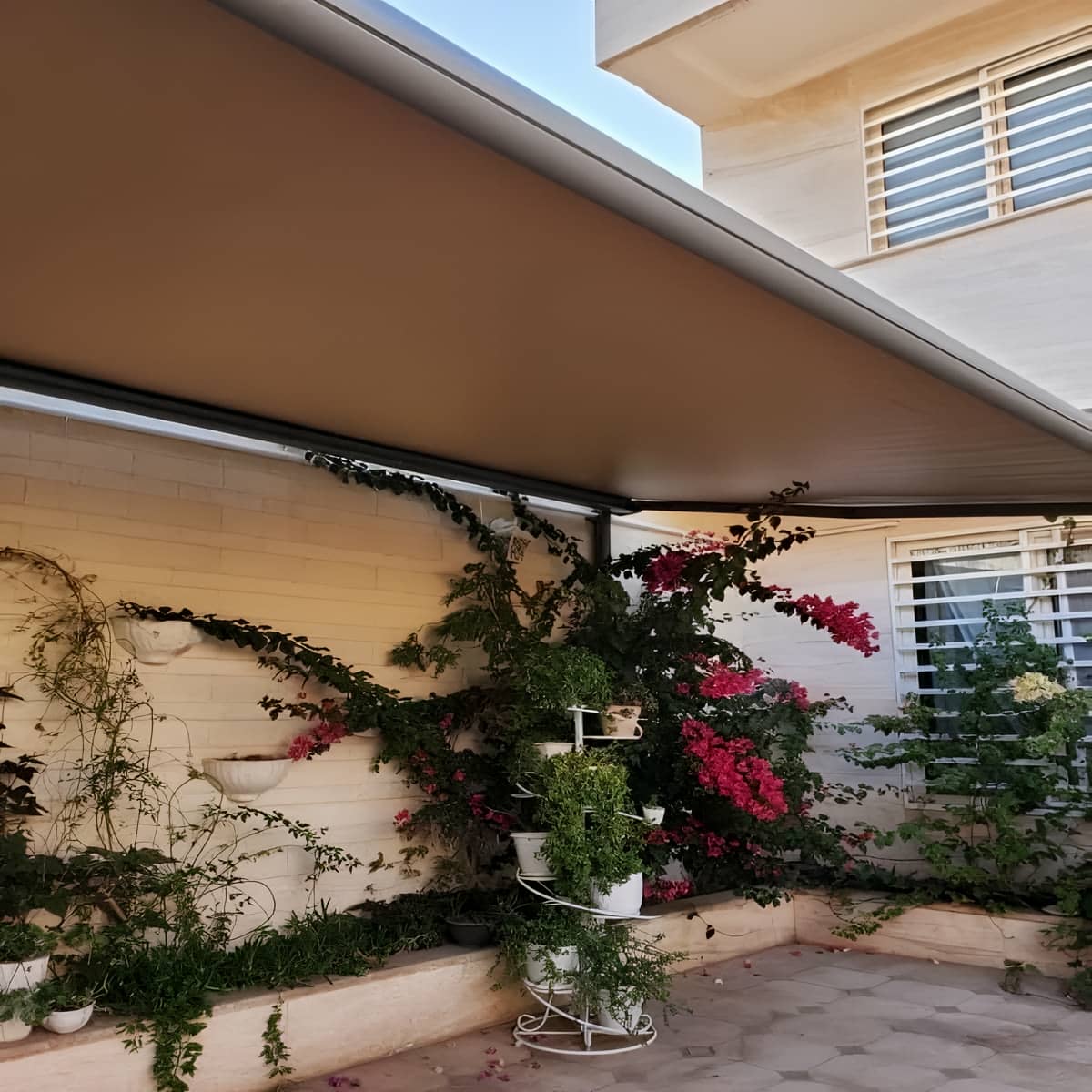 جزئیات سایبان برقی در بندر لنگه