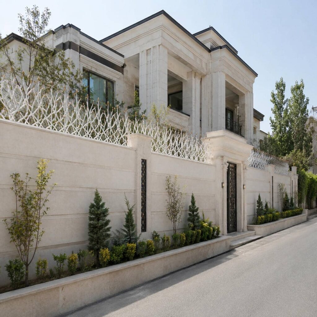 خرید حصار آهنی شاخ گوزنی بالای دیوار