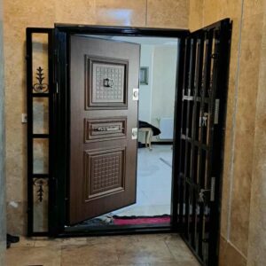 گارد آکاردئونی روی درب