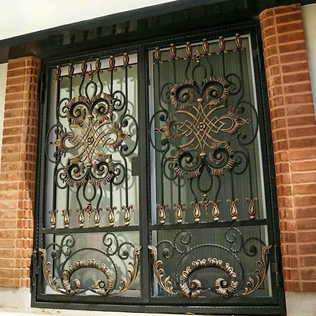 حفاظ پنجره فرفورژه در نمونه اجرای پنجره باریک