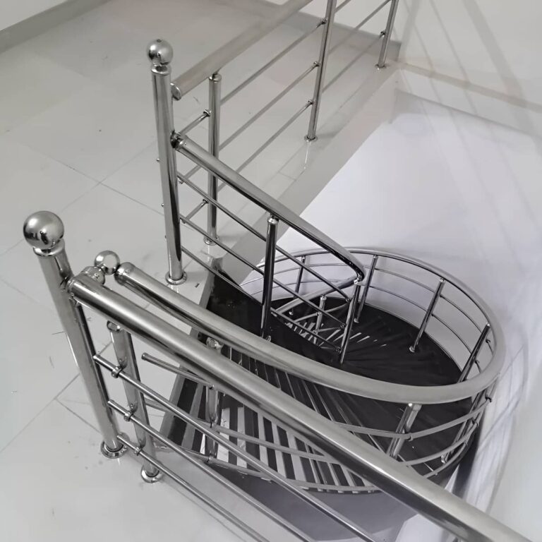 نرده استیل بالکن با سطح براق برای نمونه سفارش