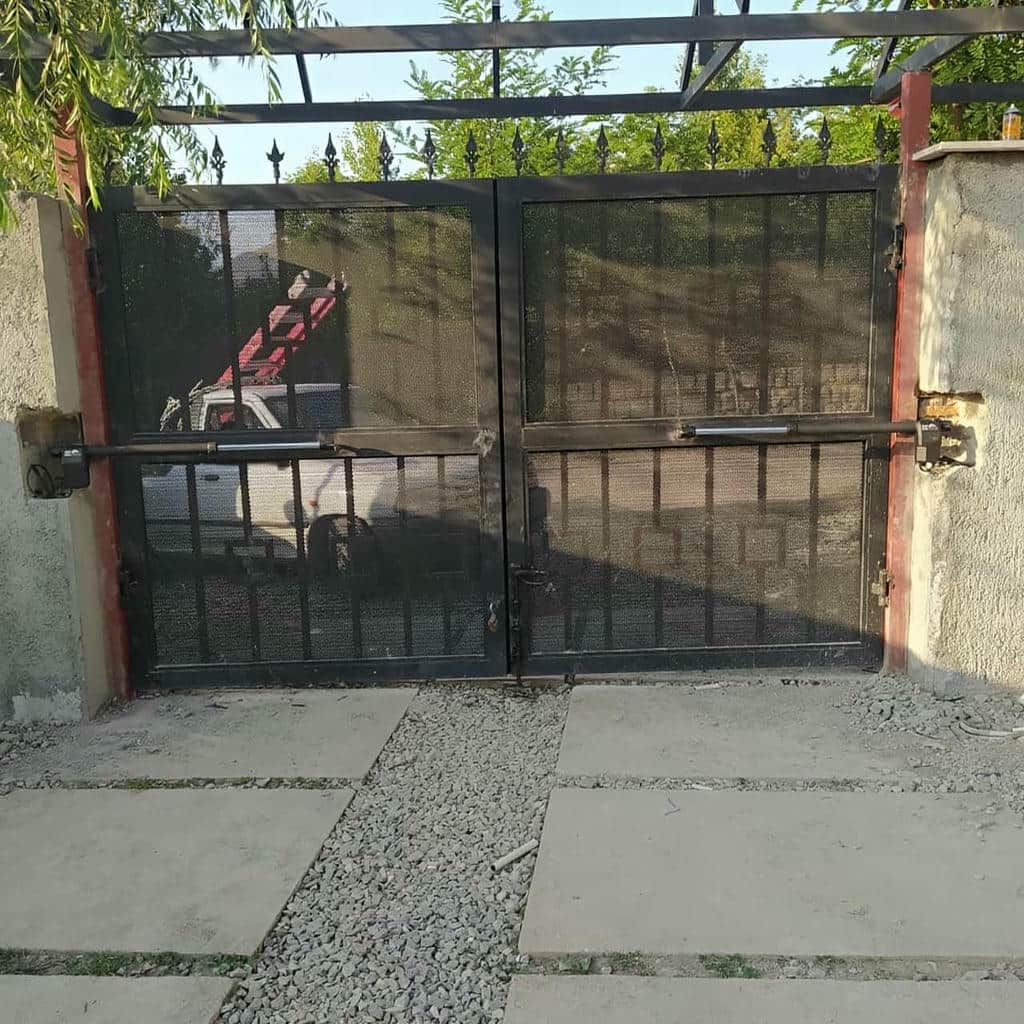 جک ریلی در نمونه اجرای درب کشویی جک ریلی در نمونه اجرای درب کشویی