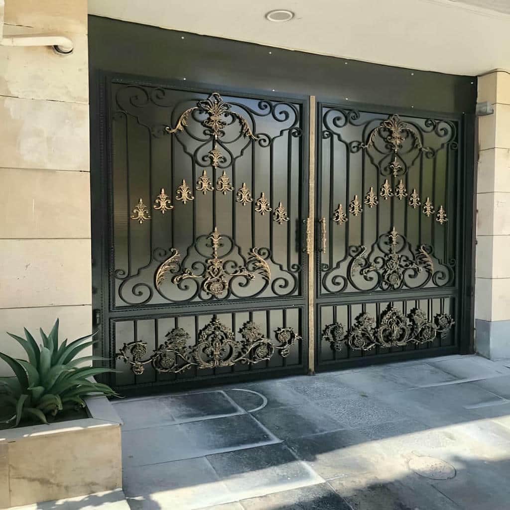 تحلیل درب حیاط در بندر لنگه