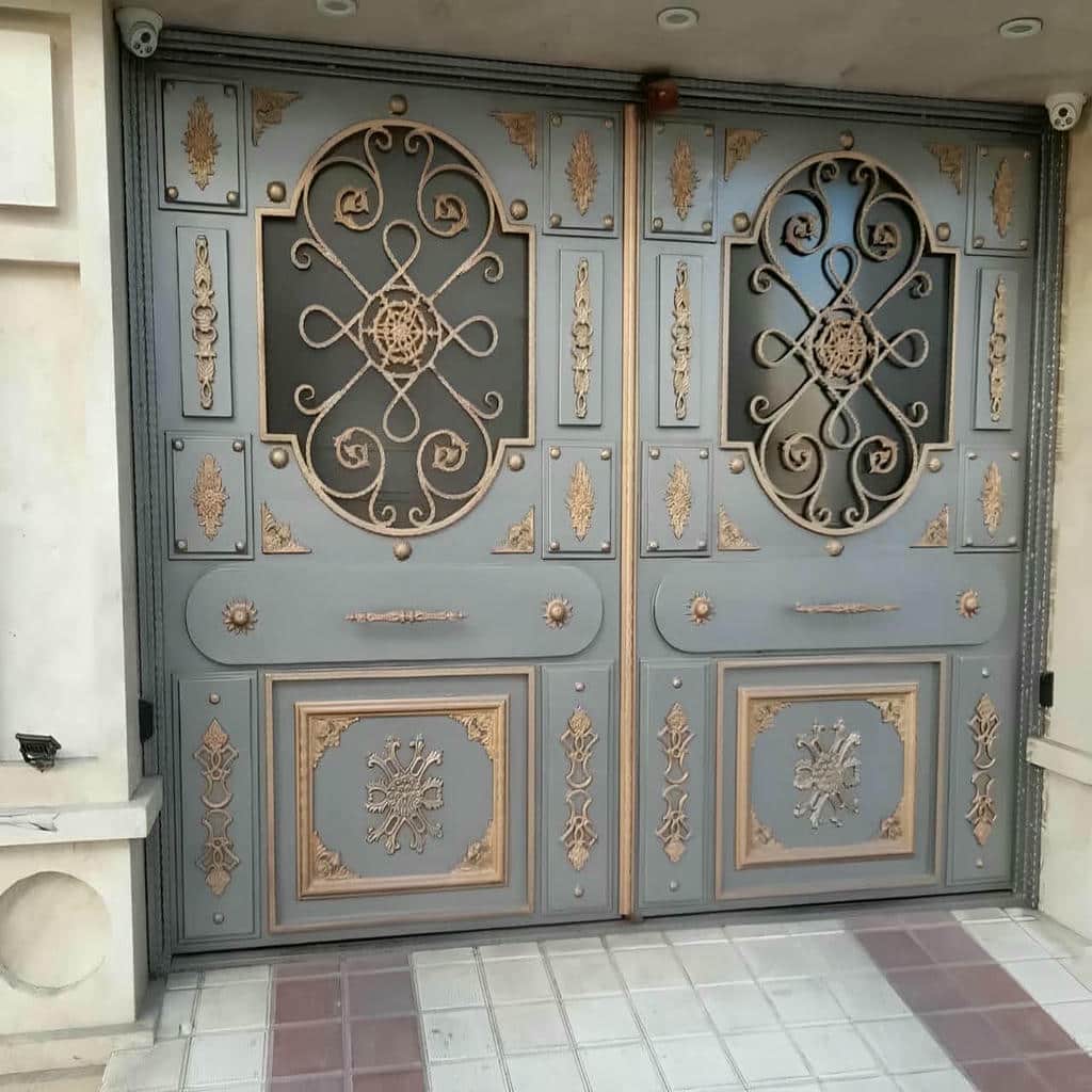 جزئیات درب حیاط در گنبدکاووس